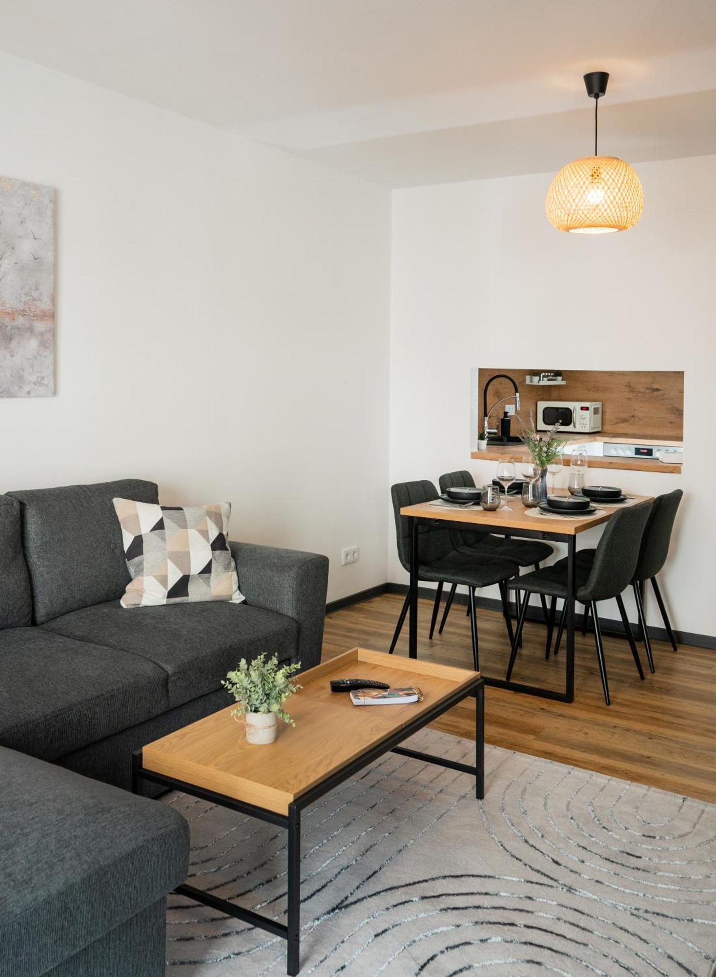 Reitz - Apartment I Zentrale Lage I Stellplatz I 55Qm I 2 Zimmer I Kueche I Bad I Terrasse Bad Hersfeld Eksteriør bilde